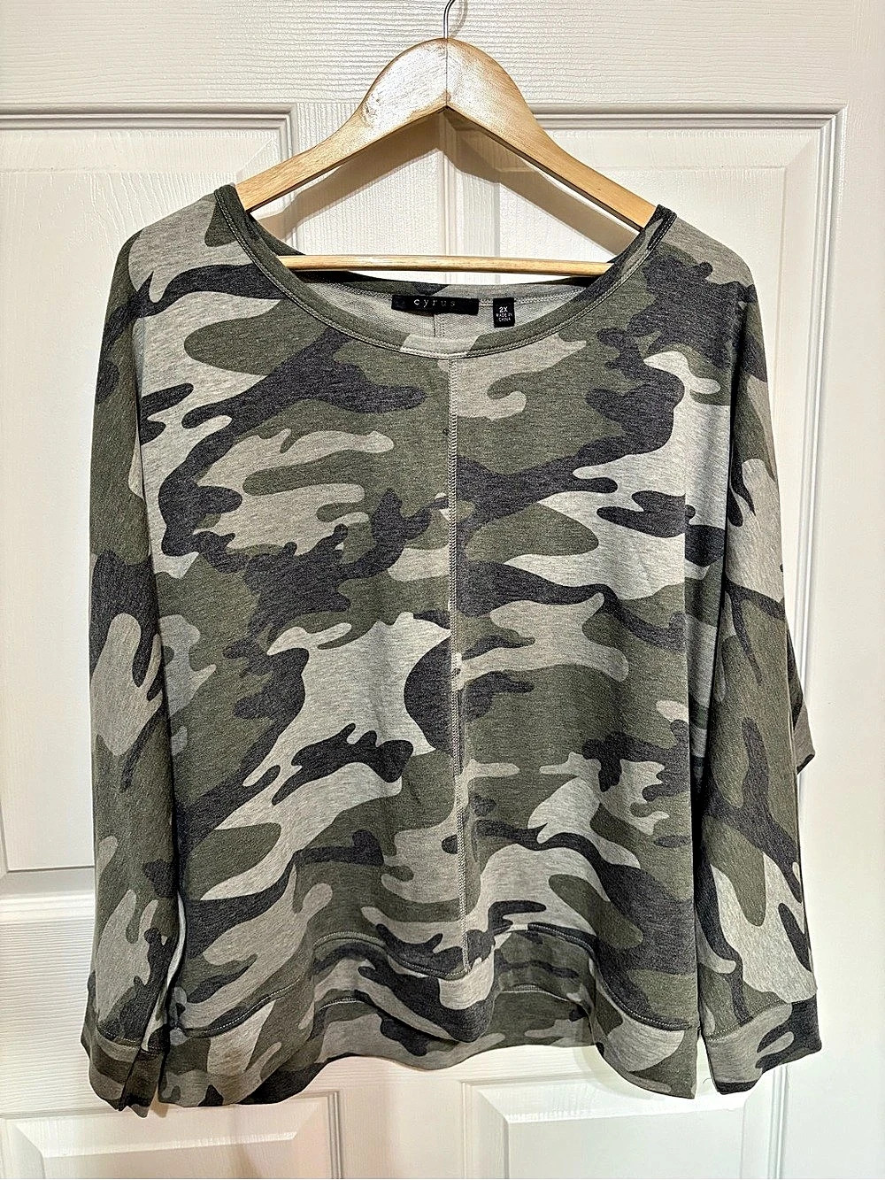 Cyrus Camo Long Sleeve Top in Green & Gray Size 2X Like New